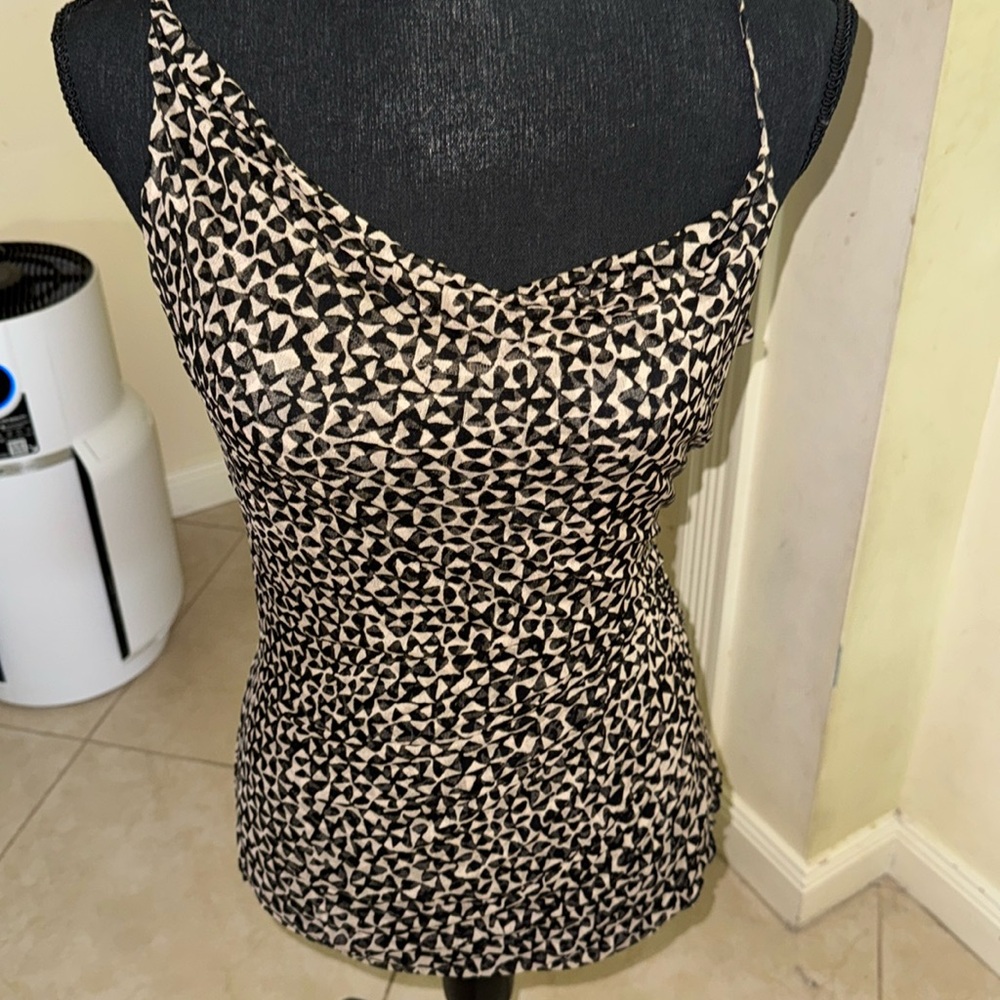 Diane Von Furstenberg Sleeveless Low back Silk Top. Large